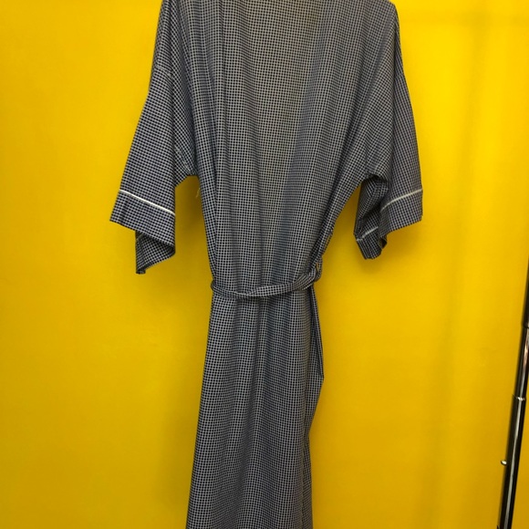 Robe - Picture 3 of 4